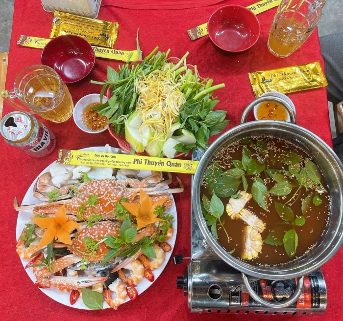 Không gian sang trọng tại Phi Thuyền Quán