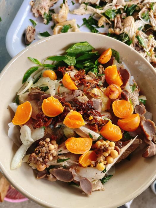 Hình ảnh tô bánh ướt lòng gà Thảo thơm ngon