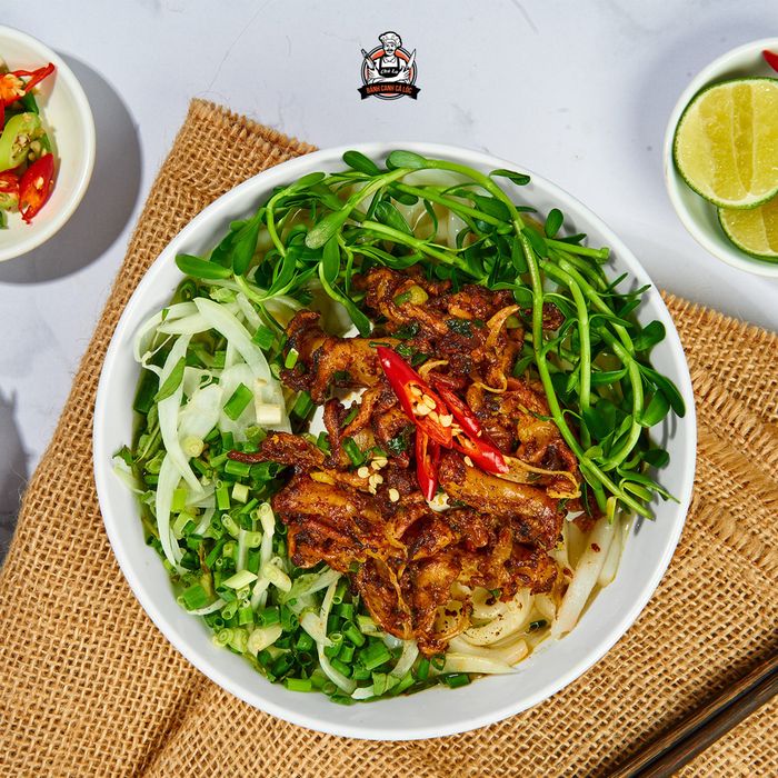 Hình ảnh tô bánh canh cá lóc thơm ngon tại quán Chú La