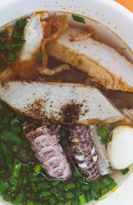 Hình ảnh số 2 về tô bánh canh tôm tít vàng ươm hấp dẫn tại Thiên Ân