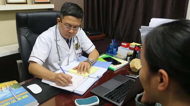 Lương y Đỗ Minh Tuấn – một tên tuổi lớn trong làng y học cổ truyền, với gần 30 năm cống hiến cho nền y học dân tộc, luôn kiên trì phát triển và bảo tồn những giá trị quý báu của YHCT.
