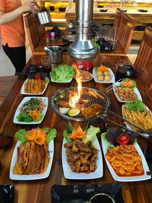 Không gian ấm cúng và sang trọng tại Nhà Hàng BBQ & Lẩu Thế Giới - Ảnh 2