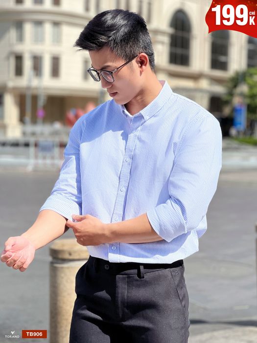 Hình ảnh thứ hai khắc họa rõ nét vẻ ngoài cuốn hút mà Torano mang đến cho quý ông