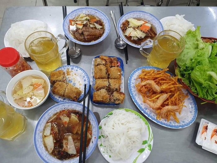 Bún chả Hồ Gươm – Khoảnh khắc ấm áp ảnh 2