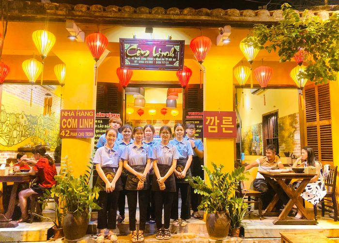 Cơm Linh ảnh 1 - Góc nhìn chân thực về không gian ấm cúng cùng những món ăn đặc sắc được trình bày tinh tế.
