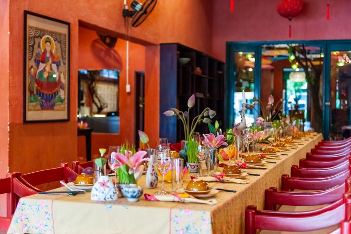 Hoa Hien Restaurant - Ảnh 1 - Không gian ẩm thực đậm chất Hội An với ánh đèn lồng ấm áp và kiến trúc truyền thống