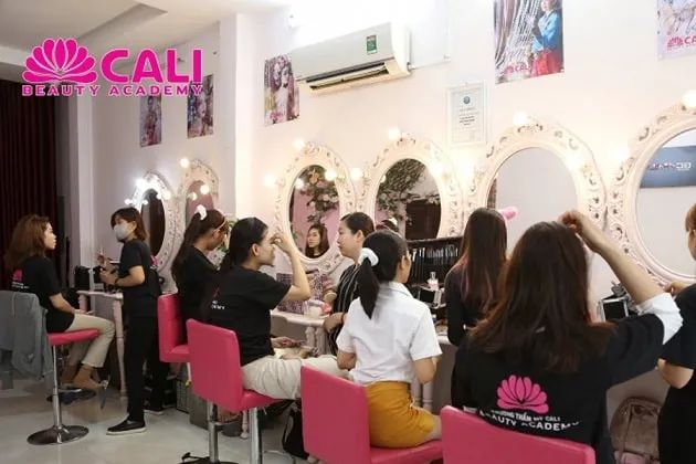Học viện Thẩm mỹ CaLi - Đẳng cấp đào tạo quốc tế