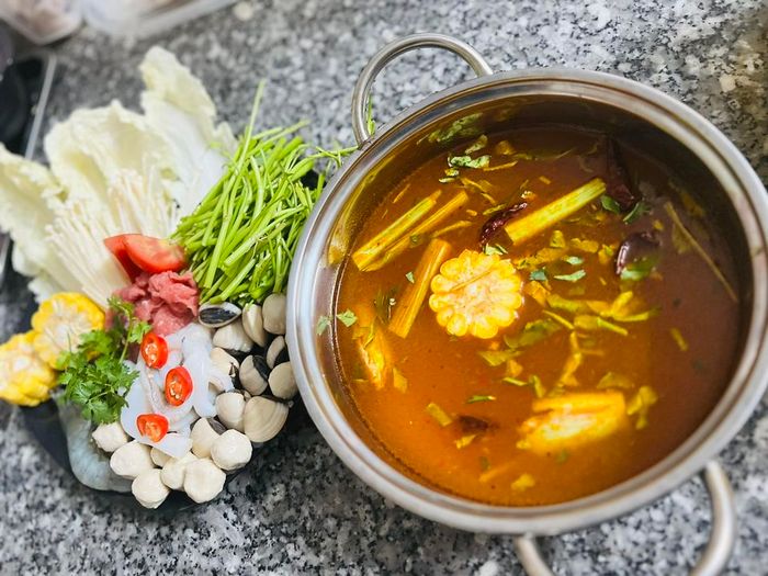 Lẩu thập cẩm nóng hổi đậm đà