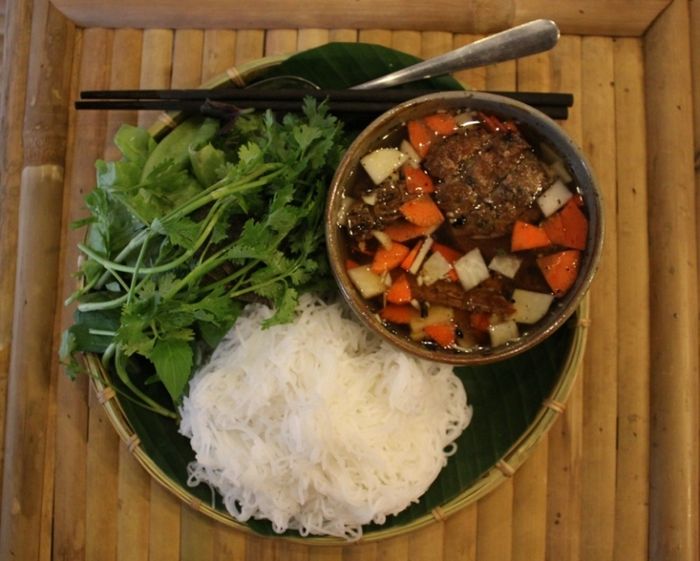 Hình ảnh món bún chả hấp dẫn tại Vân Anh - Hồng Hà