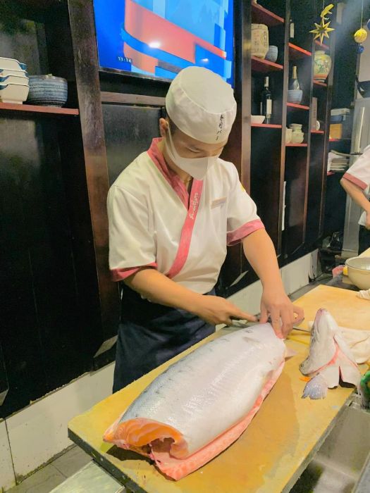 Nghệ nhân chế biến cá tươi sống - Ảnh 3