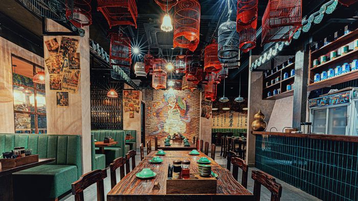 Không gian Hong Kong cổ điển tại A Mà Kitchen - góc phố neon đầy hoài niệm
