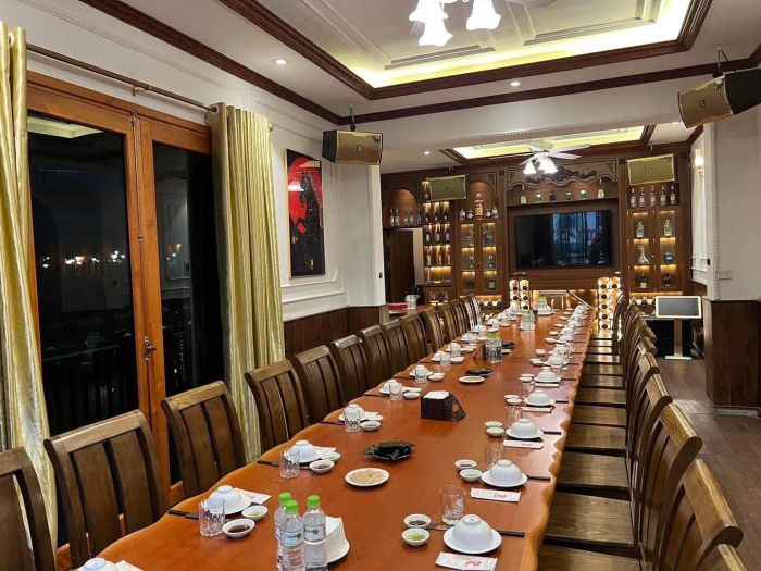 Không gian nhà hàng đẹp mắt và ấm cúng