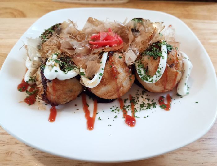Takoyaki nóng hổi vừa ra lò tại Red Takoyaki