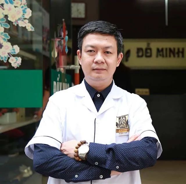 Lương y Đỗ Minh Tuấn – Một danh xưng quen thuộc trong giới y học cổ truyền, người đã dành trọn vẹn sự nghiệp của mình để bảo tồn và phát huy giá trị của nền y học dân tộc.
