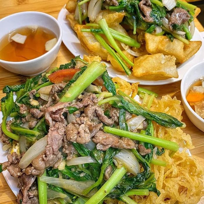 Khung cảnh ấm cúng tại Phở cuốn Hương Mai ảnh 2