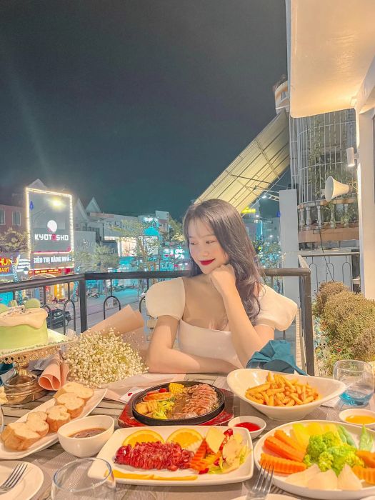 Khách hàng tại Delicio Restaurant