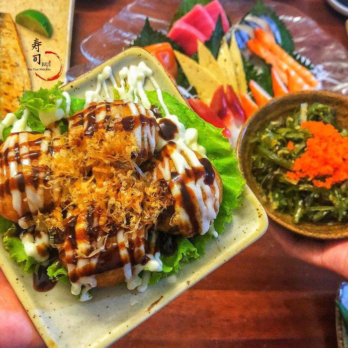Takoyaki Bụi Sushi vàng ươm hấp dẫn