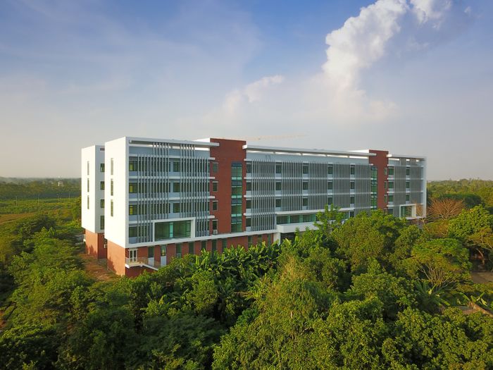 Khuôn viên hiện đại của Đại học Quốc gia Hà Nội