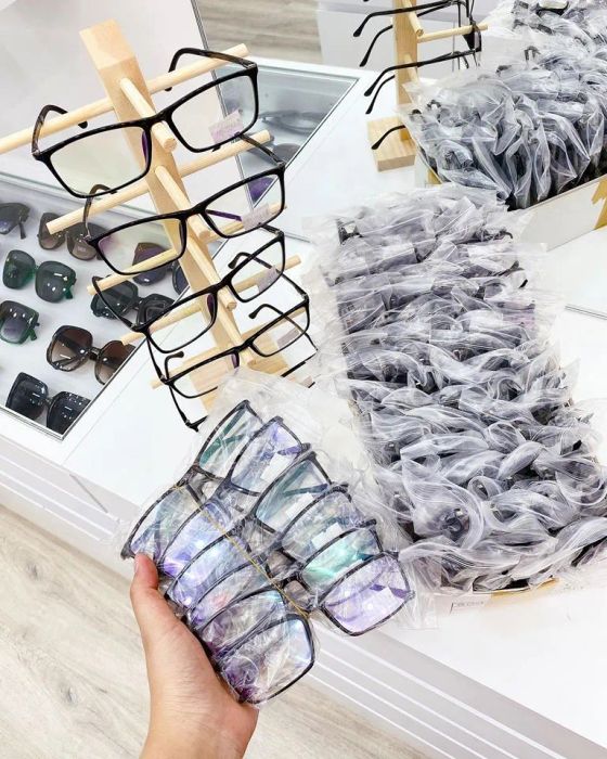 Bộ sưu tập kính đa dạng và chất lượng tại Mắt Kính Cô Hà
