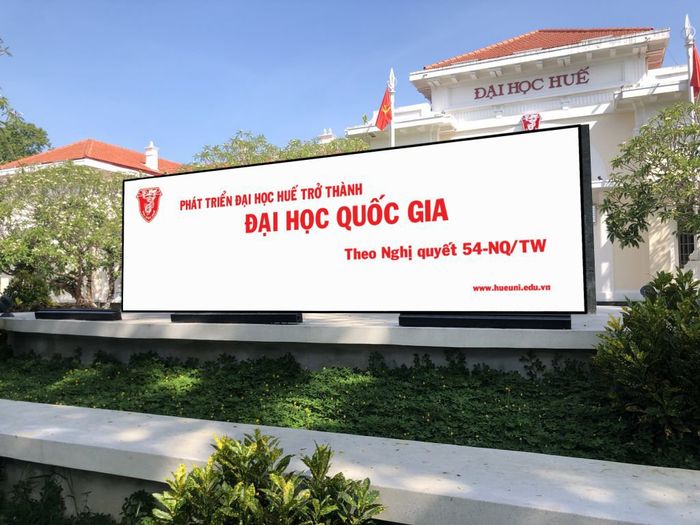Khuôn viên cổ kính đậm chất Huế của Đại học Huế