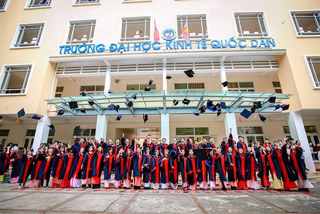 Hình ảnh giảng đường hiện đại tại Đại học Kinh Tế Quốc Dân