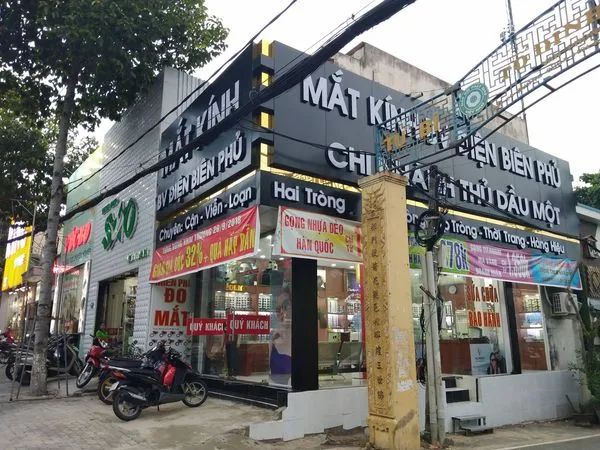 Hình ảnh showroom sang trọng của Mắt Kính Điện Biên Phủ