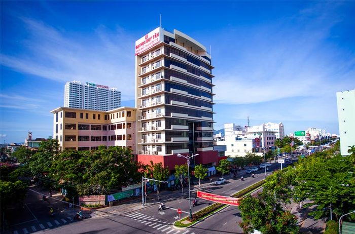 Hình ảnh ấn tượng về Đại học Duy Tân - ngôi trường tư thục hàng đầu miền Trung
