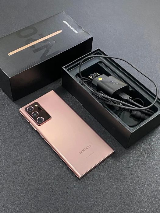 Hình ảnh ấn tượng về không gian trưng bày đa dạng tại Tiến Công Mobile.