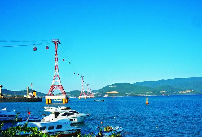 Hình ảnh cáp treo Vinpearl Land Nha Trang - Dải lụa vắt ngang vịnh biển