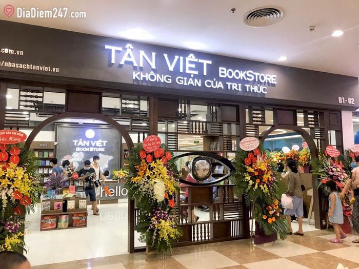 Không gian kiến trúc độc đáo tại Tân Việt Books