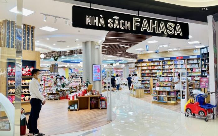 Không gian hiện đại tại nhà sách FAHASA