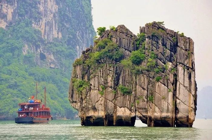 Góc chụp độc đáo: Vịnh Hạ Long với những đảo đá kỳ vĩ in hình trên tờ 200.000 đồng