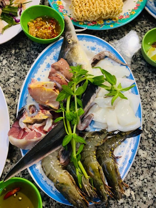 Không gian ấm cúng và món nướng hấp dẫn tại Sơn Lâm Quán