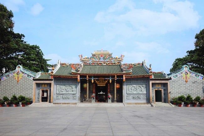 Không gian linh thiêng bên trong Chùa Ông