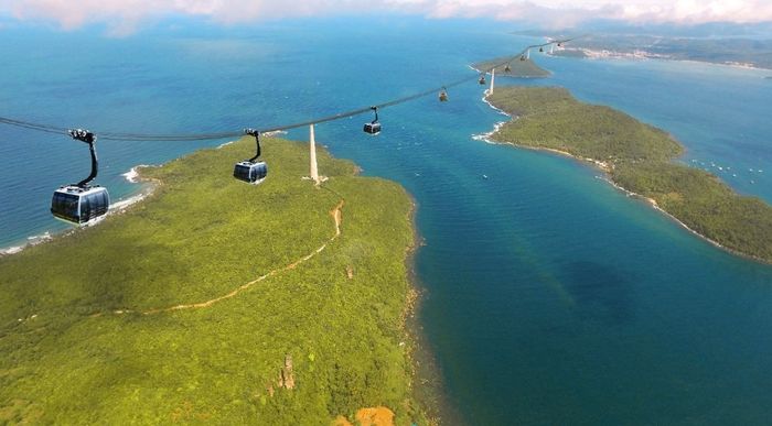 Hình ảnh ngoạn mục: Cáp treo Hòn Thơm uốn lượn giữa biển trời Phú Quốc