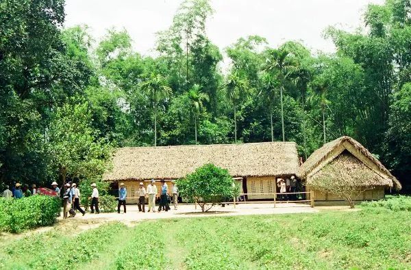 Hình ảnh thứ hai về ngôi nhà thời niên thiếu Bác Hồ tại Kim Liên