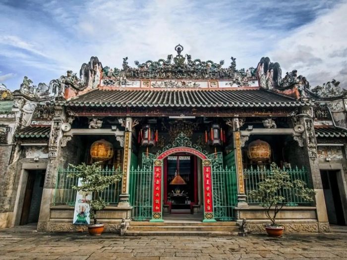 Hình ảnh Chùa Bà Thiên Hậu - Kiến trúc cổ kính giữa lòng phố thị