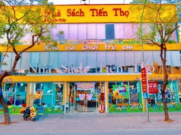 Không gian đọc sách hiện đại tại Tiến Thọ Books