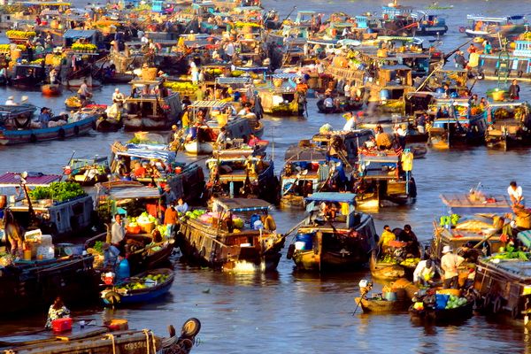 Hình ảnh 2: Hoạt động giao thương đặc trưng trên chợ nổi (Nguồn: Internet)