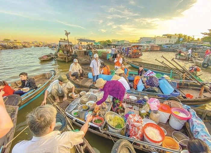 Hình ảnh 3: Góc nhìn chân thực về hoạt động giao thương trên sông (Nguồn: Internet)
