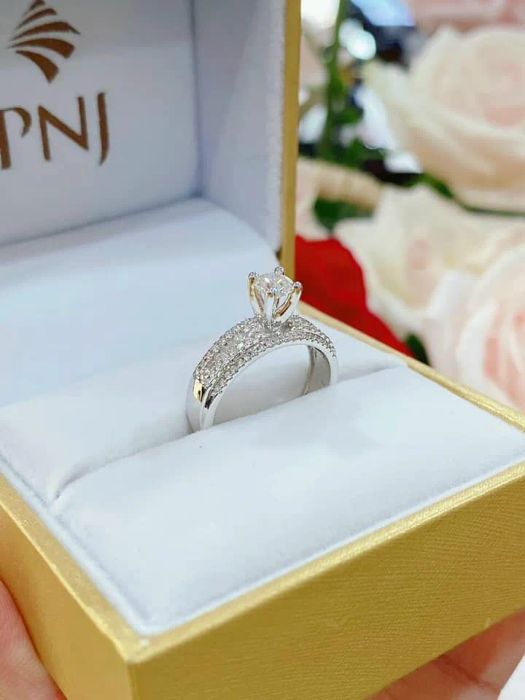 Không gian trưng bày sang trọng tại PNJ