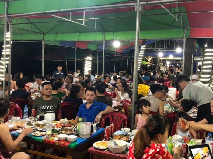 Không gian ấm cúng tại nhà hàng Vườn Thông 295