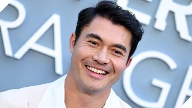 Ảnh chân dung nam diễn viên Henry Golding