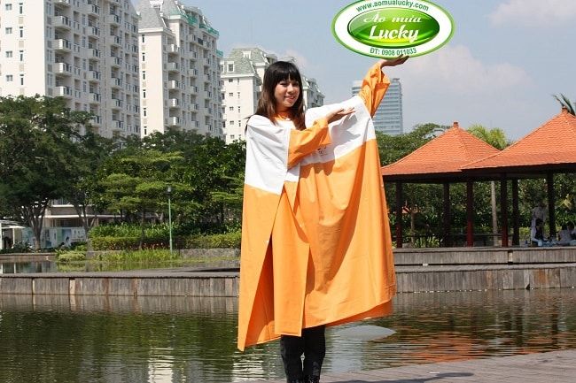 Áo mưa cánh dơi Lucky - Thiết kế độc đáo, bao phủ toàn diện, mang đến sự thoải mái và bảo vệ tuyệt đối trong mỗi chuyến đi.