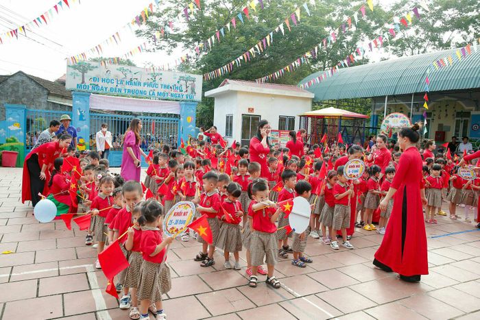 Hình ảnh giờ học ngoại khóa tại Mầm Non Cẩm Liên
