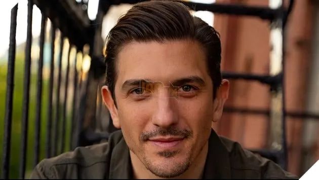 Nam diễn viên kiêm nghệ sĩ hài Andrew Schulz
