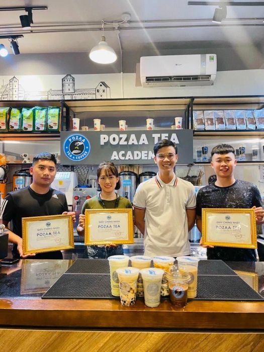 Học viên thực hành tại Pozaa Tea