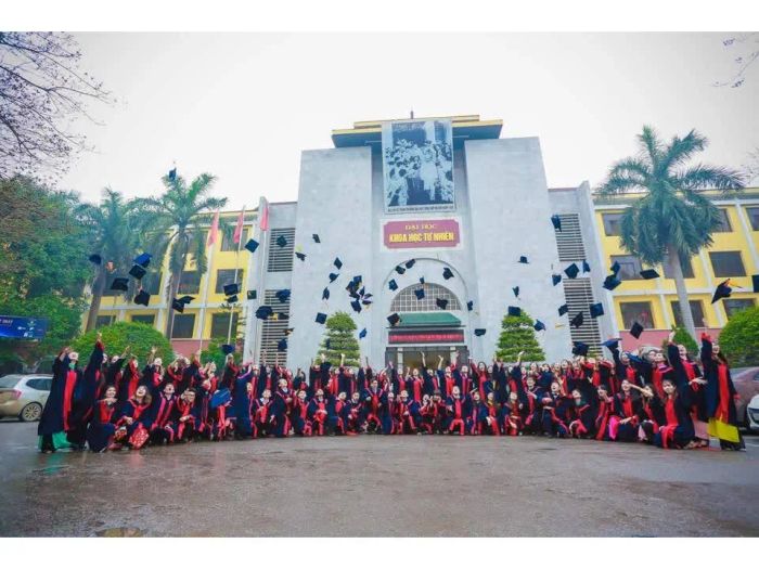 Hình ảnh khuôn viên Đại học Khoa học Tự nhiên - biểu tượng tri thức