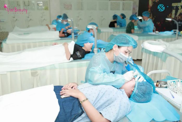 Hệ thống phòng thực hành hiện đại tại VietBeauty Academy