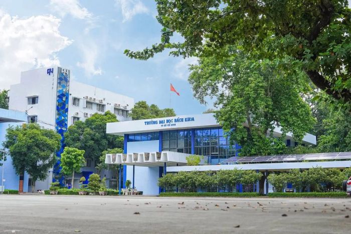 Toàn cảnh Đại học Bách khoa TP.HCM - ngôi trường kỹ thuật hàng đầu miền Nam